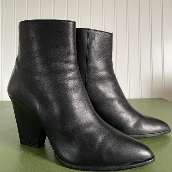 Stuart Weitzman Wedge Heel Ankle Boots in Black Glove Leather *Spain* - Picture 2 of 12